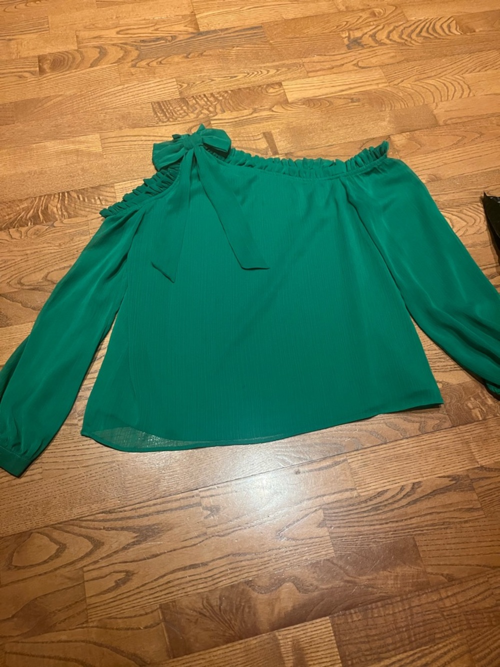 CeCe Green One-Shoulder Bow Blouse - Women